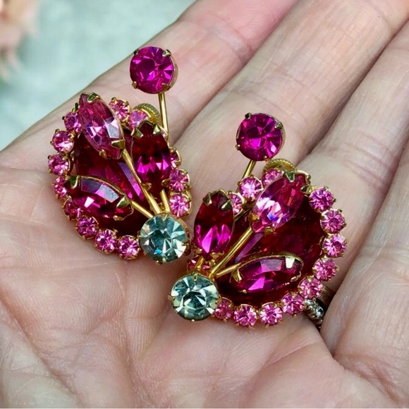 🌺Vintage Vendome Rhinestone Earrings - Picture 10 of 14
